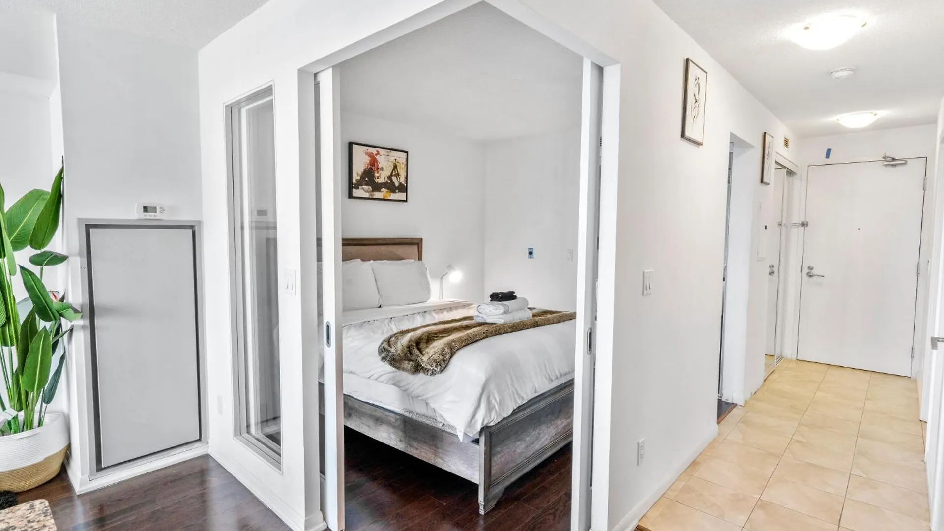 Toronto Downtown Fort York Suites 1Bdrm With Parking Canada