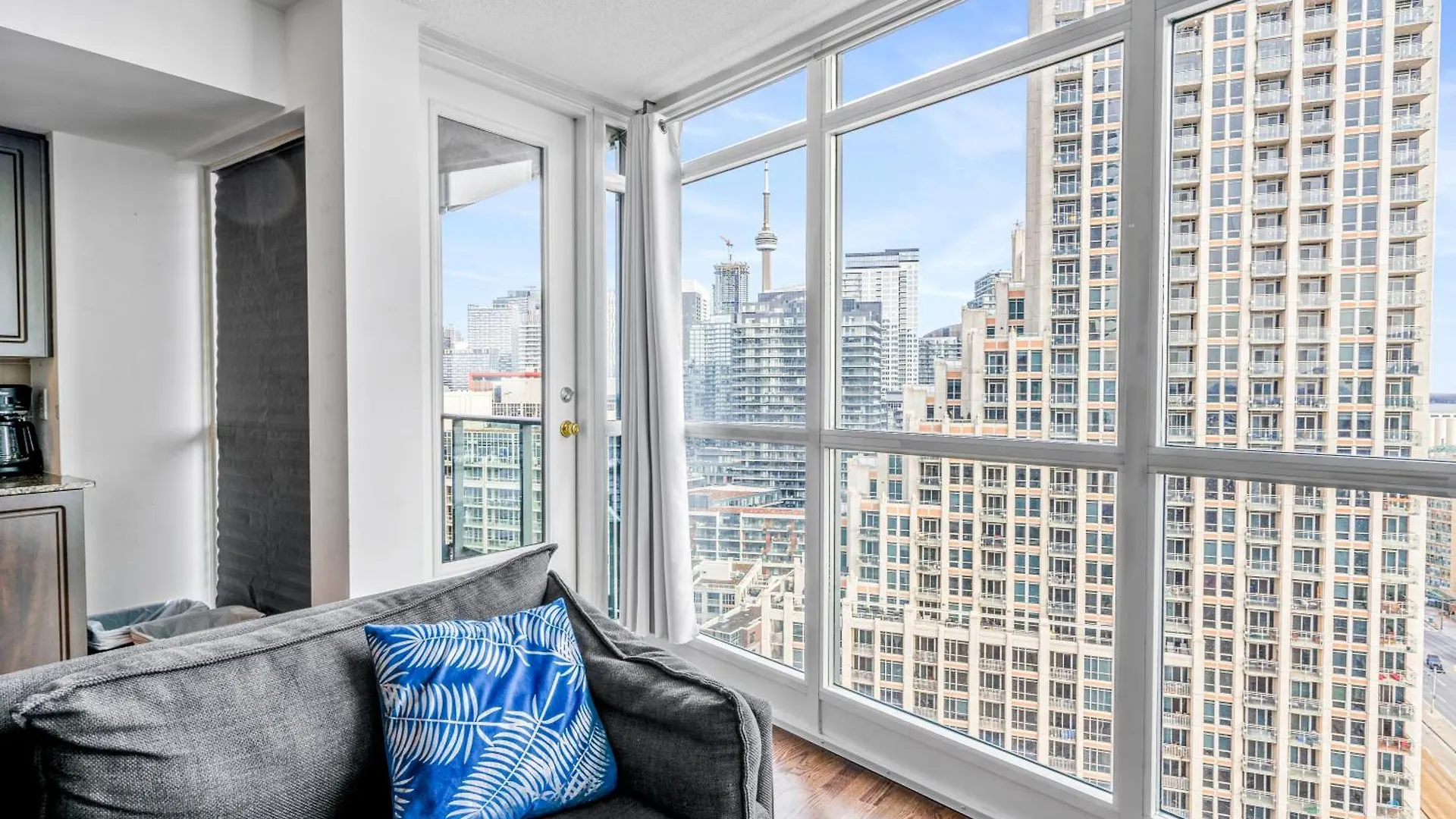 Toronto Downtown Fort York Suites 1Bdrm With Parking Apartment